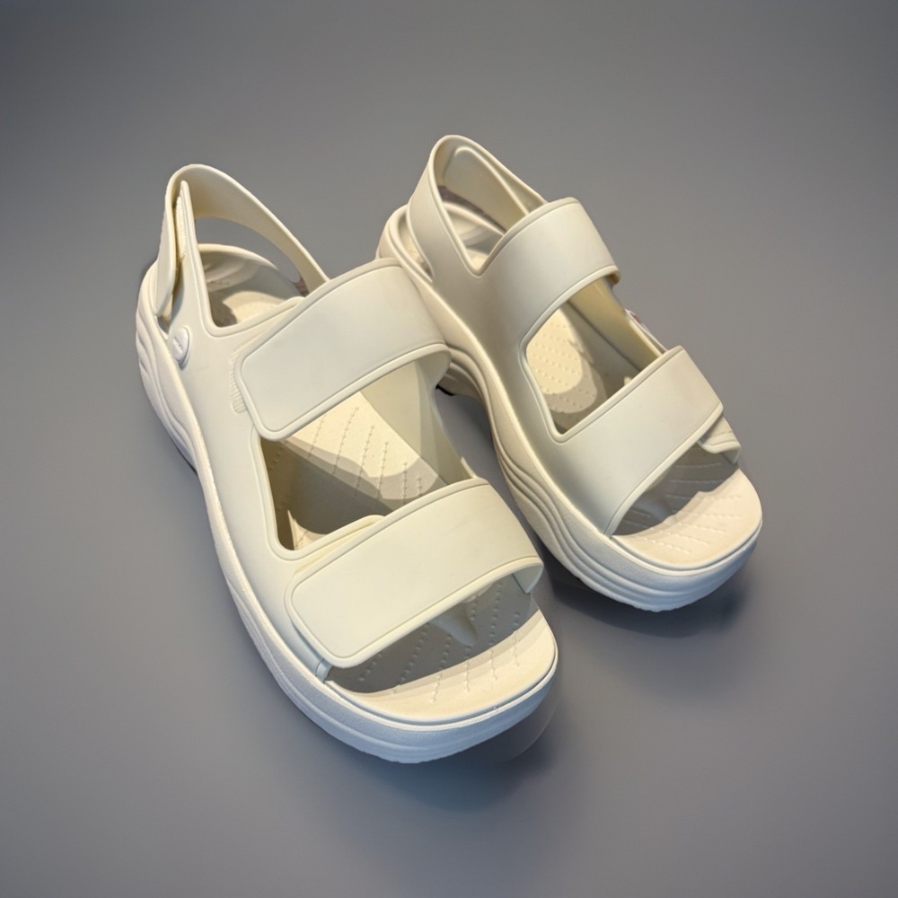 Crocs Skyline Sandal Beige LightWeight Adult Women's Size 11 NEW‎ W/ Tags